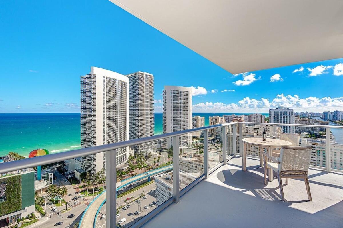 Апартаменти Wrap Around Balcony - Insane Views - Amazing Pools Голлівуд Екстер'єр фото