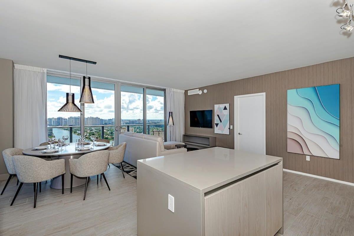 Апартаменти Wrap Around Balcony - Insane Views - Amazing Pools Голлівуд Екстер'єр фото