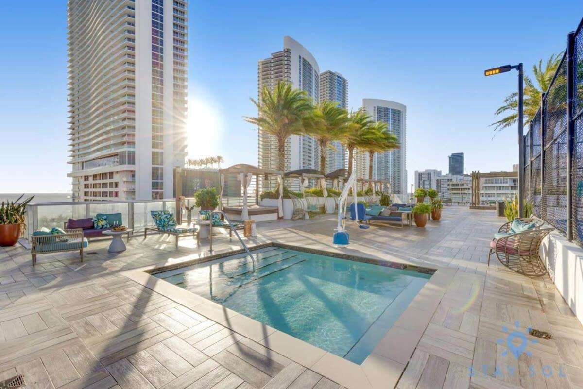 Апартаменти Wrap Around Balcony - Insane Views - Amazing Pools Голлівуд Екстер'єр фото