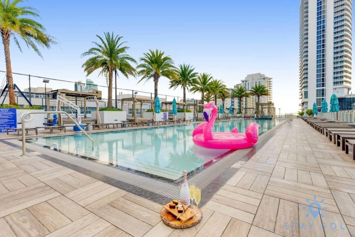 Апартаменти Wrap Around Balcony - Insane Views - Amazing Pools Голлівуд Екстер'єр фото