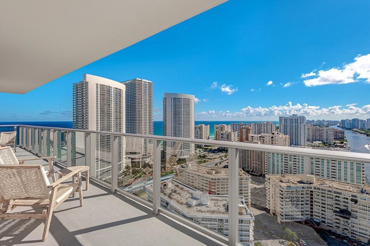 Апартаменти Wrap Around Balcony - Insane Views - Amazing Pools Голлівуд Екстер'єр фото