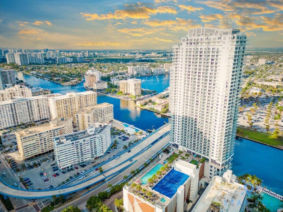 Апартаменти Wrap Around Balcony - Insane Views - Amazing Pools Голлівуд Екстер'єр фото